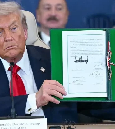 barisin-sahnesinde-bir-gosteri_1760377931_rVDGX3